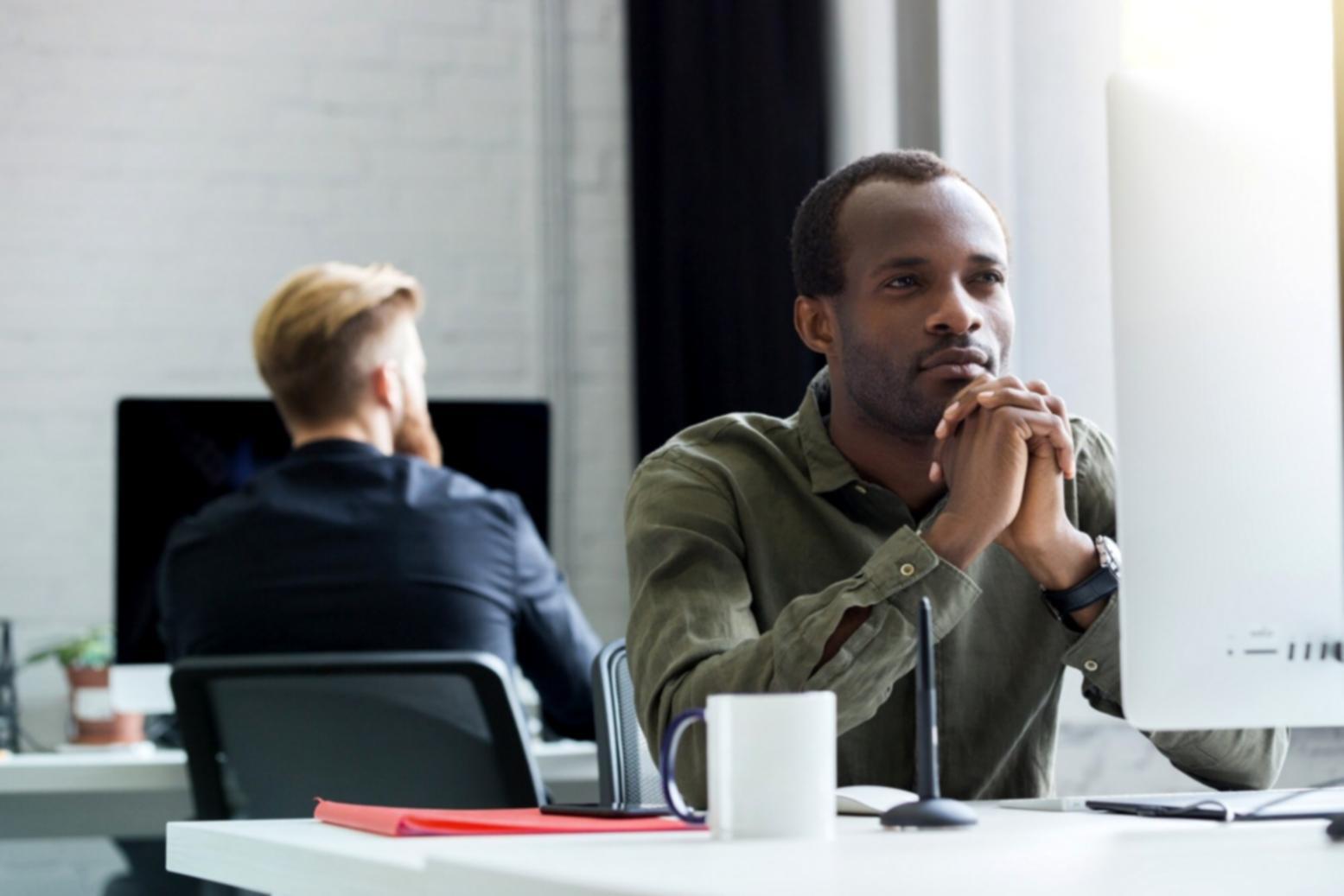 Geschäftsplanung und Finanzanalyse auf dem Schreibtisch